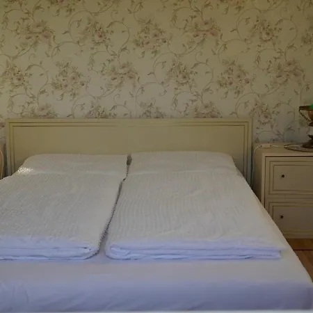 Ozgida Vendeghaz Apartment