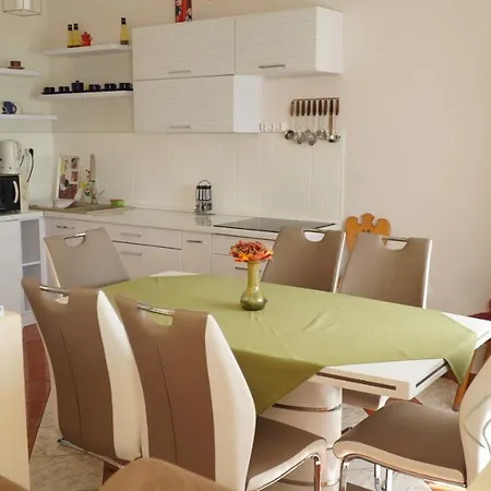 Ozgida Vendeghaz Apartment Egerszalok
